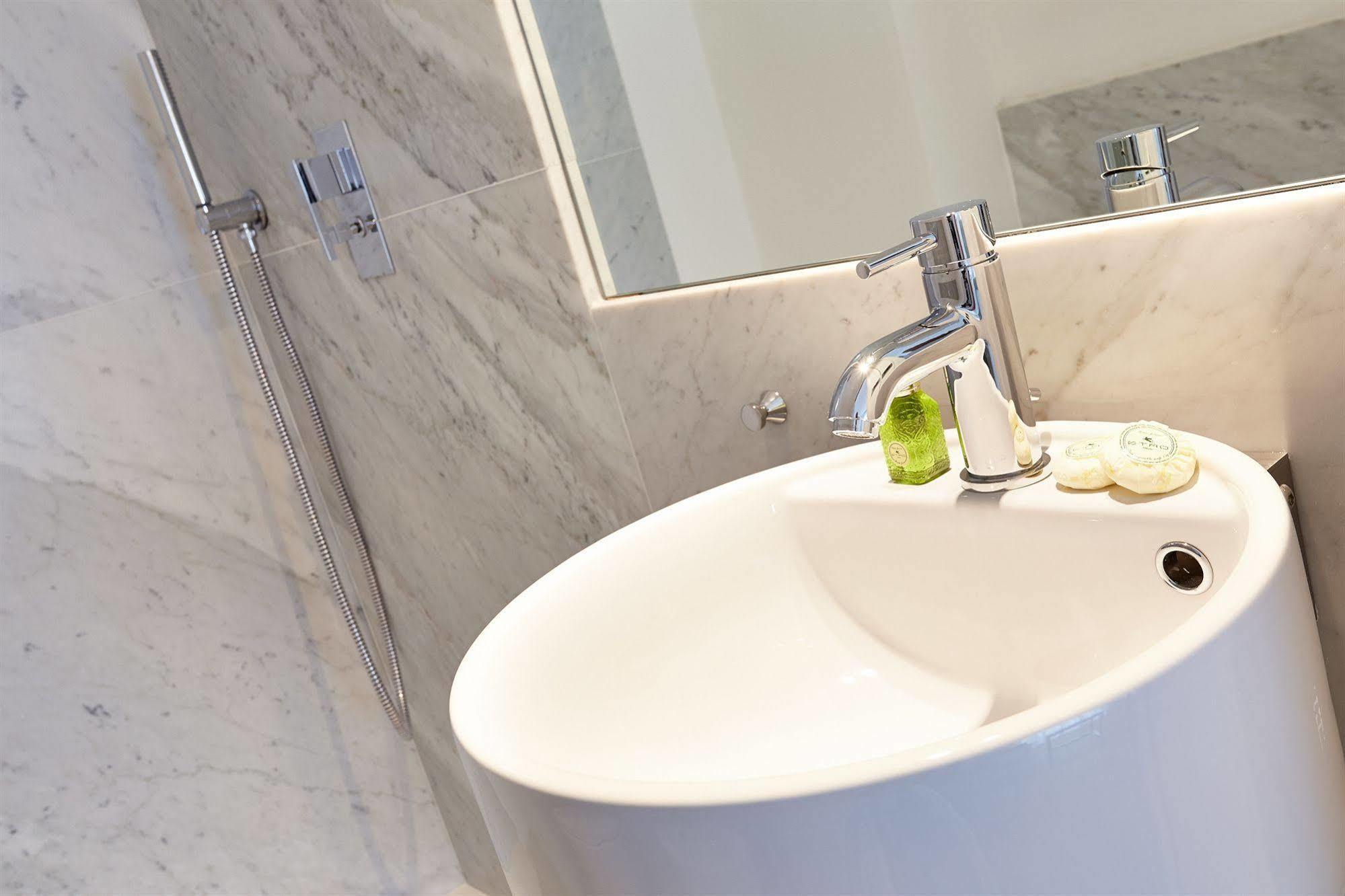 Suite Home Moncada ปาแลร์โม ภายนอก รูปภาพ